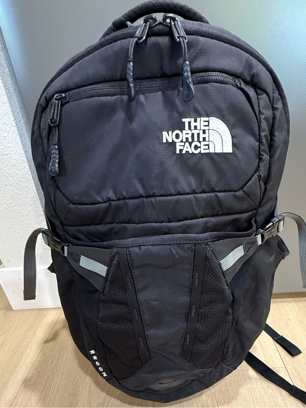 The North Face Women’s Recon Backpack Black FlexVent Laptop Hiking